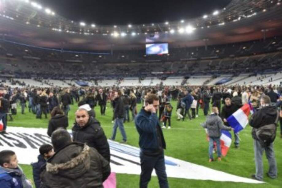 Suicidas "quisieron entrar" en el estadio de Francia