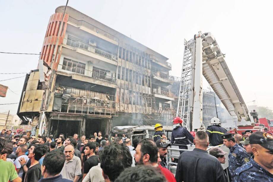 Foto del lugar del atentado en Bagdad, que dejó 131 muertos y otros 160 heridos.