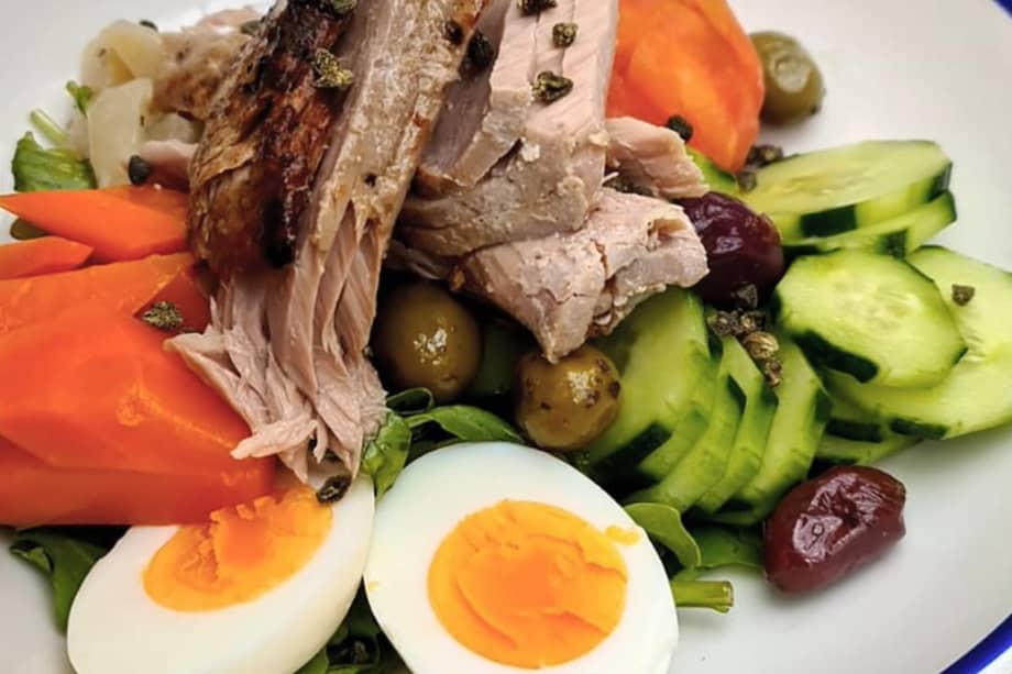 La clave en este tipo de recetas, ya que son un solo plato, es “vestirlas” con una vinagreta espectacular, que ayude a redondear todos los ingredientes.