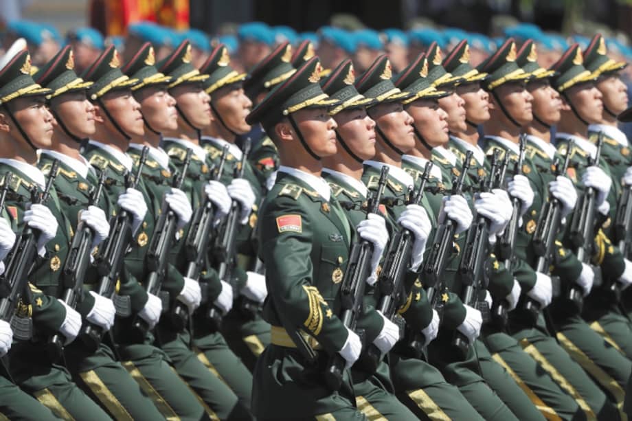 Imagen de archivo de soldados del Ejército Popular de Liberación de China marchando hacia la Plaza Roja durante Día de la Victoria ruso. / AP