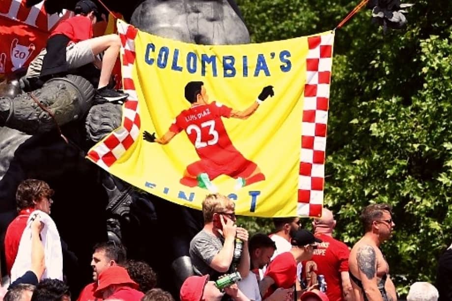 Una bandera de Luis Díaz en París antes de la final // Twitter