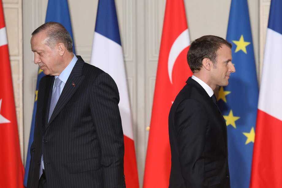 El presidente turco, Recep Tayyip Erdogan, criticó el 24 de octubre de 2020 a su homólogo francés, Emmanuel Macron, por sus políticas hacia los musulmanes, diciendo que necesitaba "controles mentales".