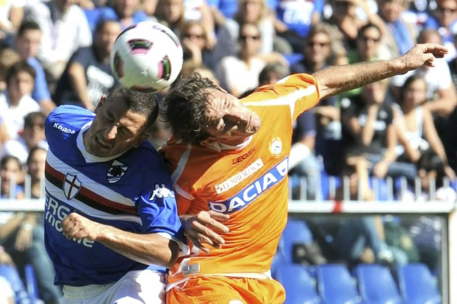 Los "cabezazos" a la pelota pueden lesionar el cerebro