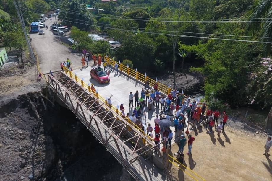 El puente, de 20 metros de longitud y siete metros de ancho, tuvo una inversión superior a los $500 millones. / Gobernación de Cundinamarca.