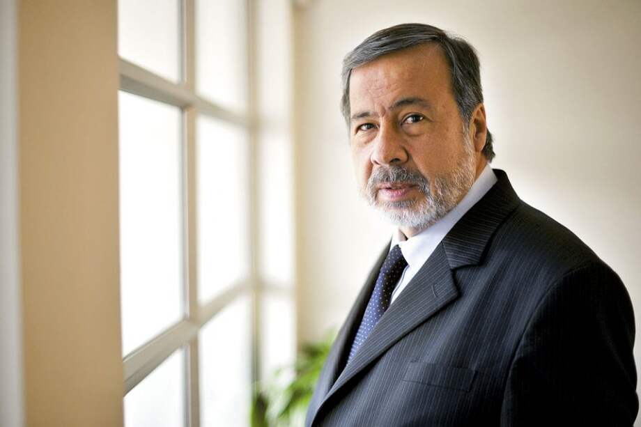 “Nuestra demanda también comparte la idea de que el derecho a la paz y el derecho a la justicia deben armonizarse”, dice Gustavo Gallón./ Luis Ángel - El Espectador