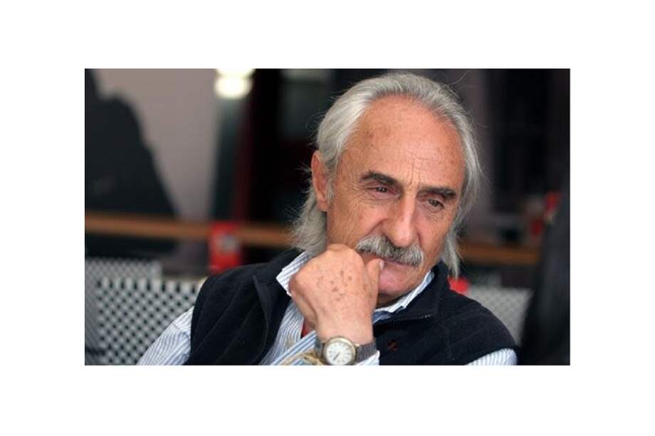 "Mi padre se dedicó a caminar el país en busca de experiencias. Era un viajero que agotaba su tiempo en la tierra dándole sentido a su paso por este mundo", escribe Alfredo Molano Jimeno.