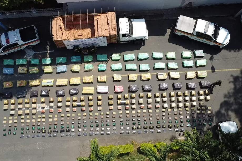 El vehículo cubría la ruta entre Corinto, Cauca, y Cali, siendo conducido por un hombre de 33 años, originario de Corinto (Cauca).