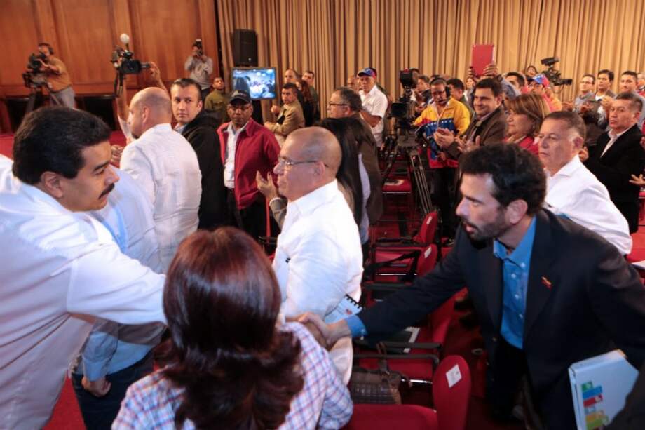 Violencia en Venezuela junta a Maduro y a Capriles