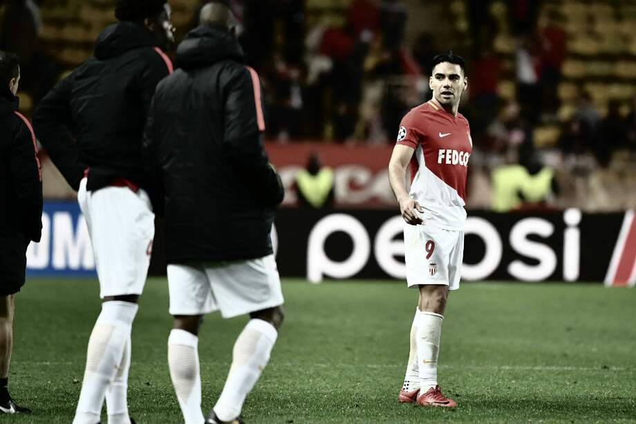 Un marinero que rema solo. Radamel Falcao anotó el unico gol del Mónaco en la caída 1-4 frente al Leipzig. / AFP