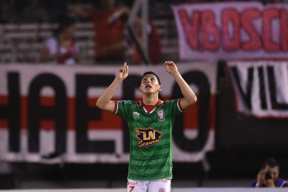 Cristian Espinoza celebra después de anotar ante River Plate. Foto: EFE