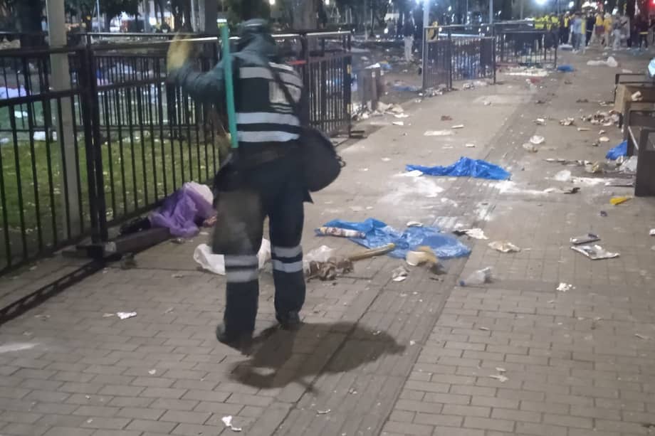 Consuelo Ordoñez, directora de la Uaesp agradeció a las unidades de recolección de basuras las cuales limpiaron la totalidad del recinto.