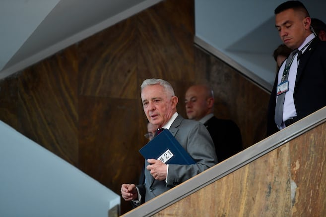 Las claves del expediente por paramilitarismo que vuelve a tocar a Álvaro Uribe