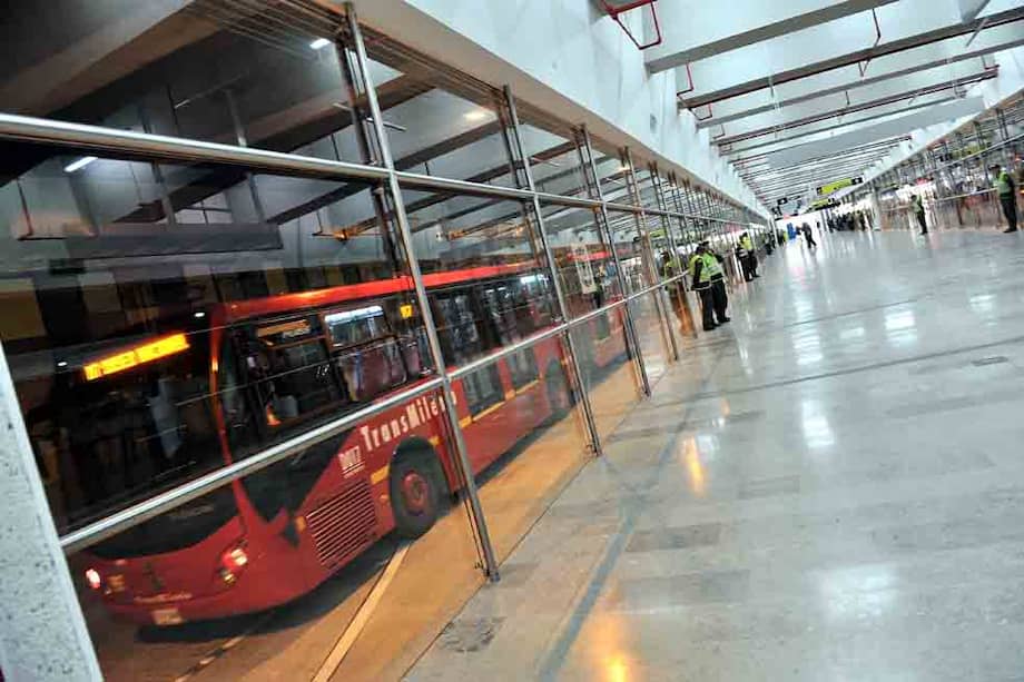 Buses padrones saldrán del 20 de Julio, recorrerán la carrera 10ª hasta la estación Museo Nacional (foro) y luego irán por la 7ª hasta la 72. / David Campuzano