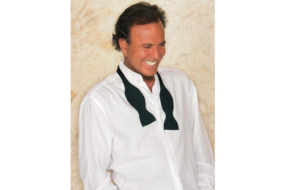 A lo largo de su carrera, Julio Iglesias ha vendido más de 300 millones de discos en todo el mundo.