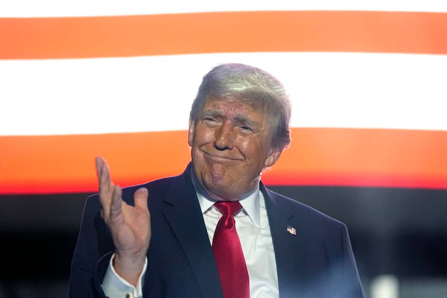 El presidente de Estados Unidos, Donald Trump, habla en un mitin para dar inicio a la Gran Feria Estatal Americana de 16 días como parte de la celebración de Washington, D.C.