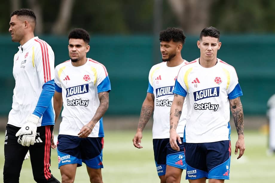 Álvaro Montero, Luis Díaz, Luis Suárez y James Rodríguez, de izquierda a derecha, los jugadores de la selección de Colombia en su útimo entrenamiento antes de debutar en el Mundial.
