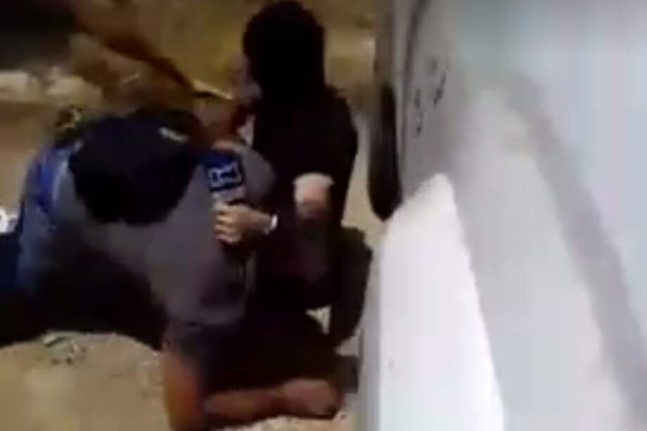 Ciudadanos reciben a puños a equipo periodístico en Turbaco, Bolívar