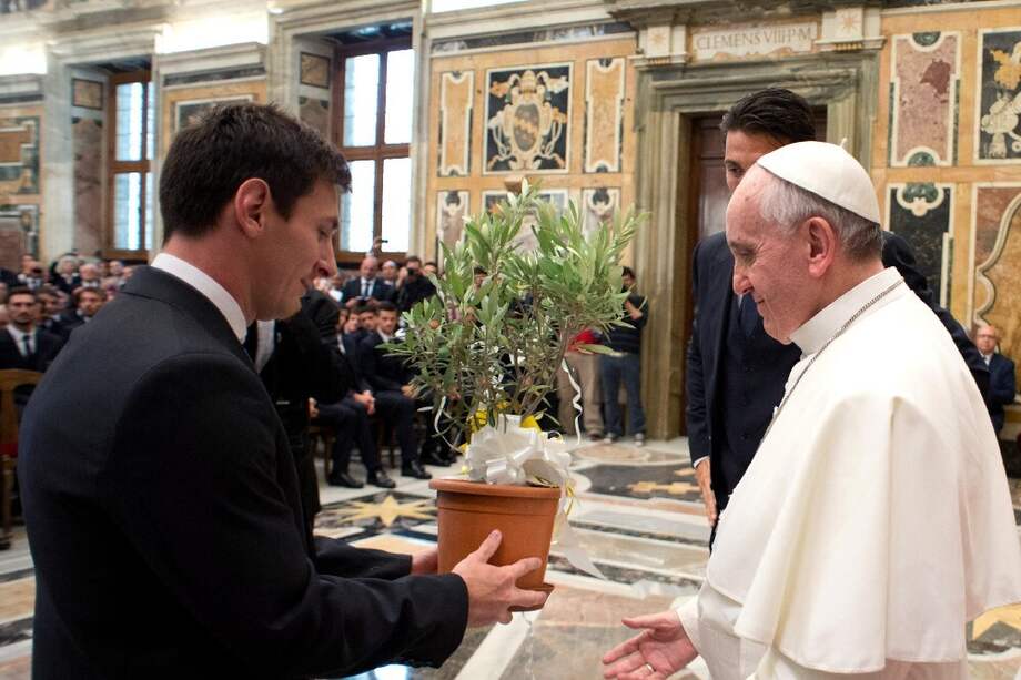 Messi y el Papa Francisco.