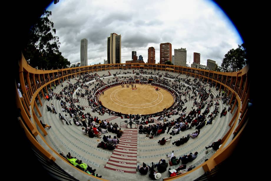 Vista general de la plaza de toros La Santamaría el pasado domingo, en la segunda corrida de la temporada taurina. / Agencia EFE