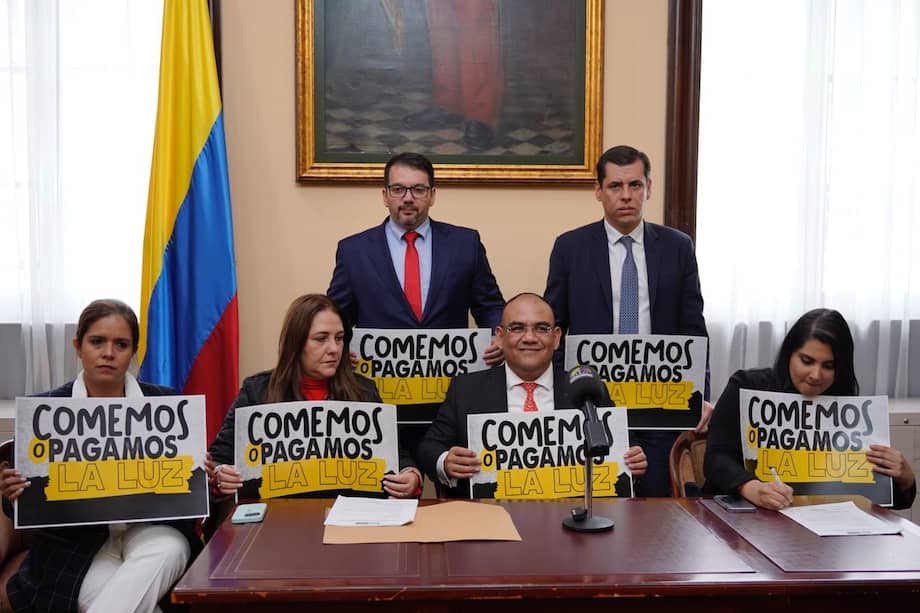 Karina Espinoza, Laura Fortich, Claudia Pérez (Partido Liberal), Julio Alberto Elias, Julio Elías Chagui y Antonio José Correa (Partido de la U).