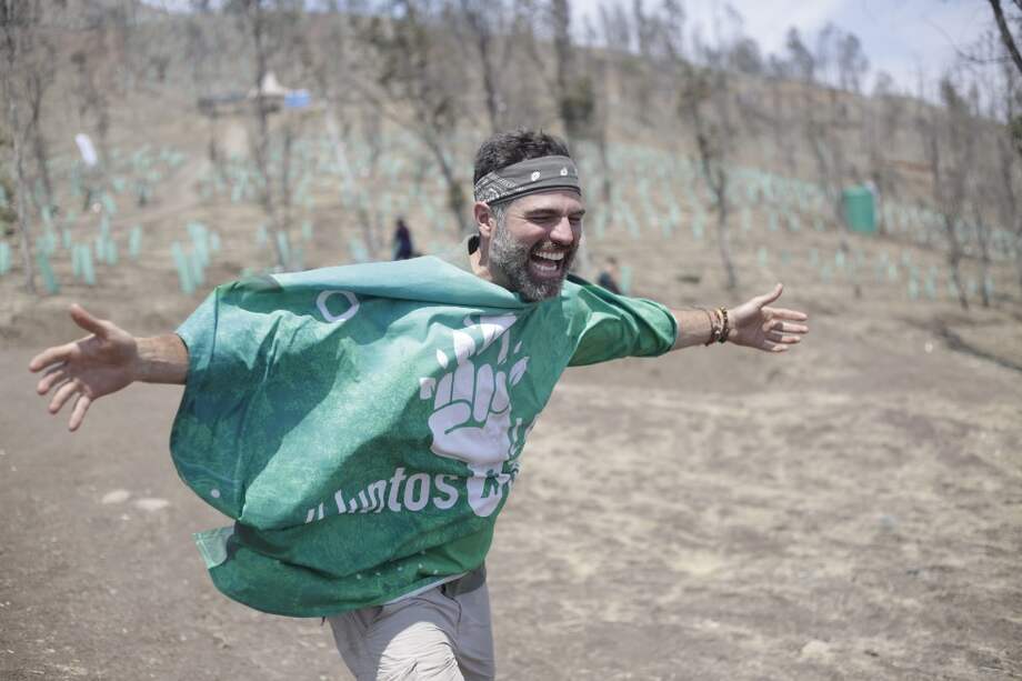 Roberto Manrique asegura que la iniciativa forma parte de un conjunto de acciones ambientales que tienen como propósito educar sobre el cambio climático y la importancia del cuidado de la tierra.