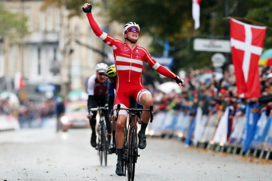 Pedersen, en la línea de meta del Mundial de Ciclismo. / EFE