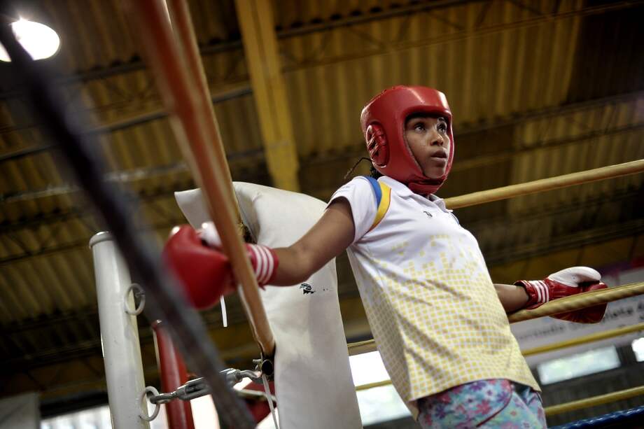 Íngrit Valencia en uno de sus entrenamientos para los Juegos Olímpicos de Río 2016 en el coliseo El Salitre de Bogotá. / Óscar Pérez