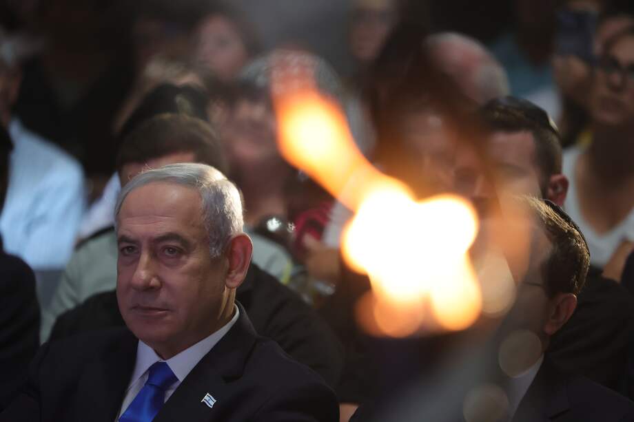 "Todos esos sitios donde se esconde Hamás (...) los reduciremos a ruinas", manifestó. "Lo que le digo a los habitantes de Gaza es: 'salgan de ahí ahora, porque actuaremos por todas partes con toda nuestra fuerza'", espetó en una breve alocución televisiva.