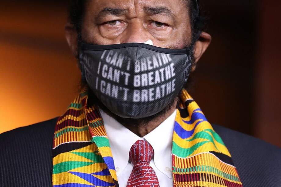 La relación de Ghana con Estados Unidos es más profunda de lo que se piensa. En junio, los líderes demócratas del Congreso presentaron una propuesta para reformar la policía y combatir la brutalidad policíaca portando telas kente, propias del país africano, para hacer un guiño a la conexión entre la cultura de ambas naciones.