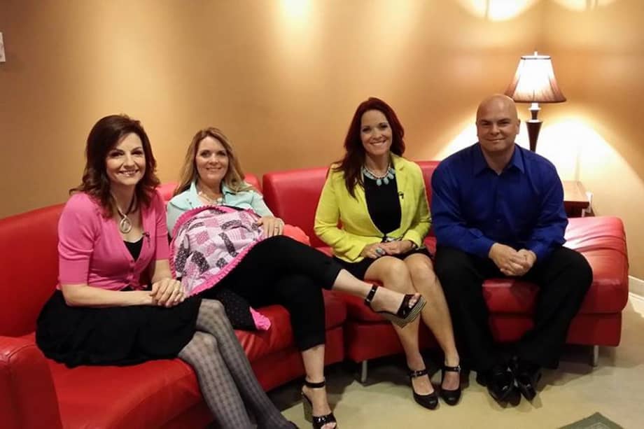 Joe Darger junto a sus tres esposas, Alina, Vicki y Valerie, dos de ellas primas entre sí, son abiertamente mormones fundamentalistas. Entre todos tienen 25 hijos.