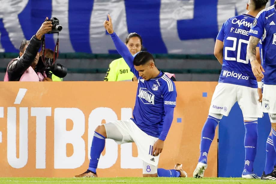Daniel Cataño celebra uno de los goles que anotó Millonarios en la victoria frente a Universidad Católica por Copa Libertadores.