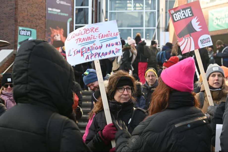 Este martes 21 de noviembre, cerca de 420.000 trabajadores del sector público salieron a las calles a exigir mejores condiciones laborales. La huelga duraría tres días. Crédito: Cortesía AFP.