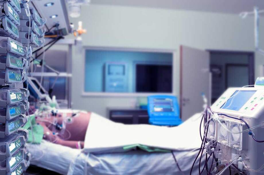 El coma inducido permite dormir el cerebro para desconectar a la persona de la realidad .