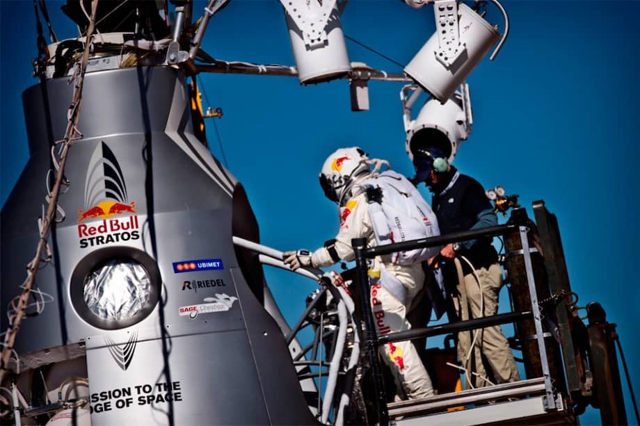 Austriaco que busca romper barrera de sonido posterga salto por mal tiempo