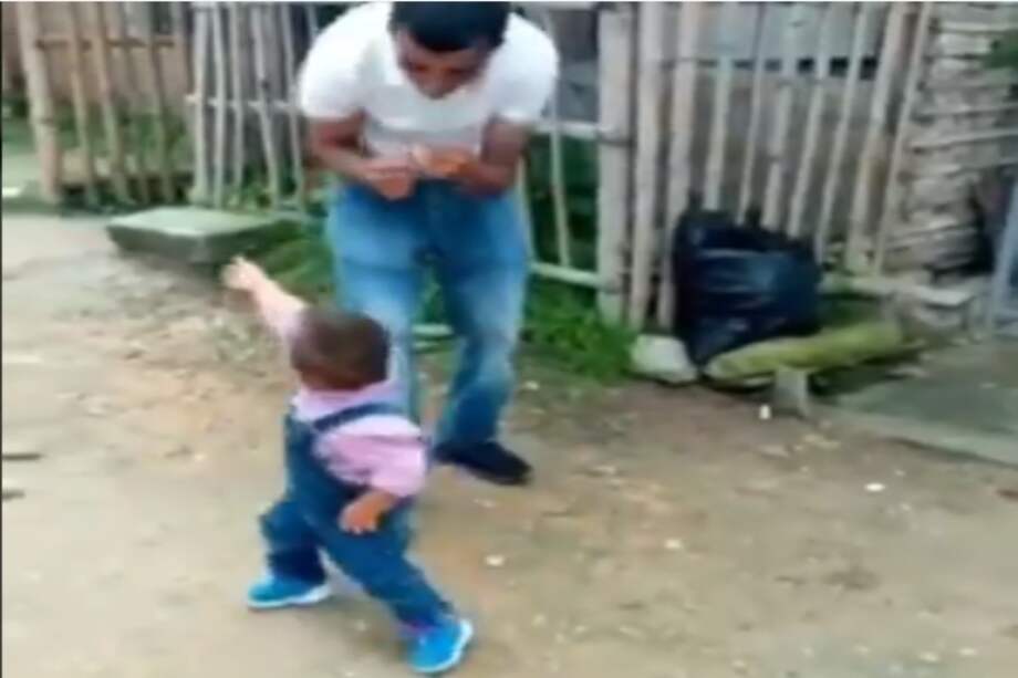 El video se tomó hace cuatro meses cuando la madre del menor de edad lo dejó con la tía.