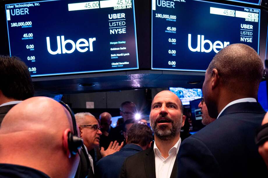 Dara Khosrowshahi, CEO de Uber, durante el primer día de negociación de las acciones de la compañía en Wall Street. / AFP