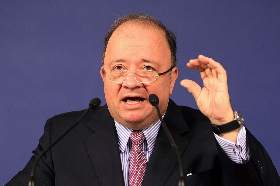 244 desmovilizados, 469 capturas y 30 muertos, es el balance de las operaciones que entregó el ministro Luis Carlos Villegas en contra del Eln este año. / Archivo particular.