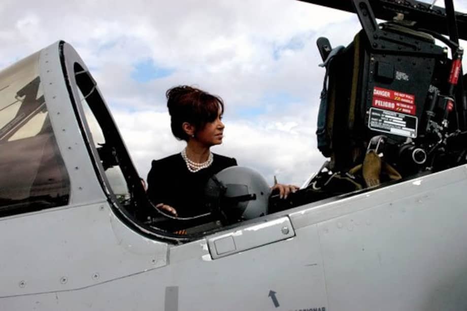 a presidenta de Argentina, Cristina Fernández, en el acto de conmemoración del desembarco argentino en las islas Malvinas, el 2 de abril de 2008, en El Palomar, Buenos Aires. Foto: EFE