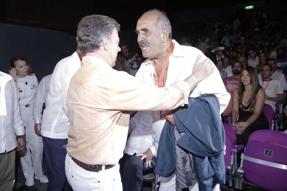 Salvo Basile junto al expresidente Juan Manuel Santos.