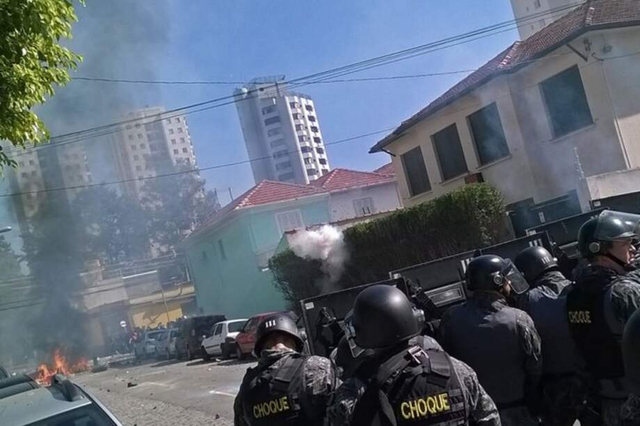 Protesta en Sao Paulo por transporte termina en actos de vandalismo