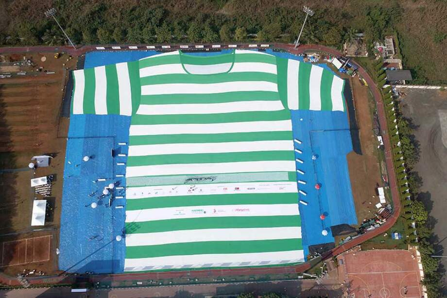 La camiseta más grande del mundo tardó en completarse 45 días. / Guinness World Records.