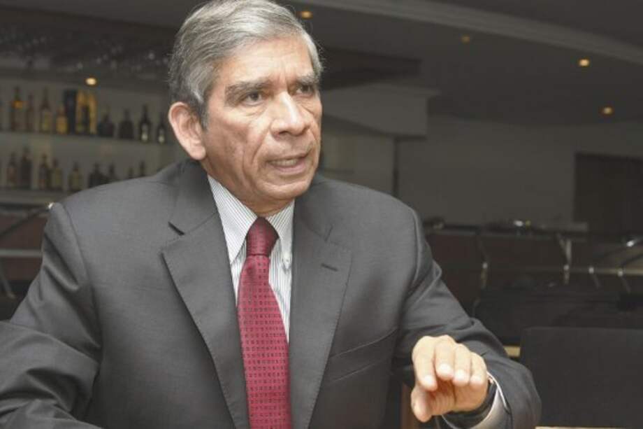 General (r) Mora regresa este jueves a La Habana