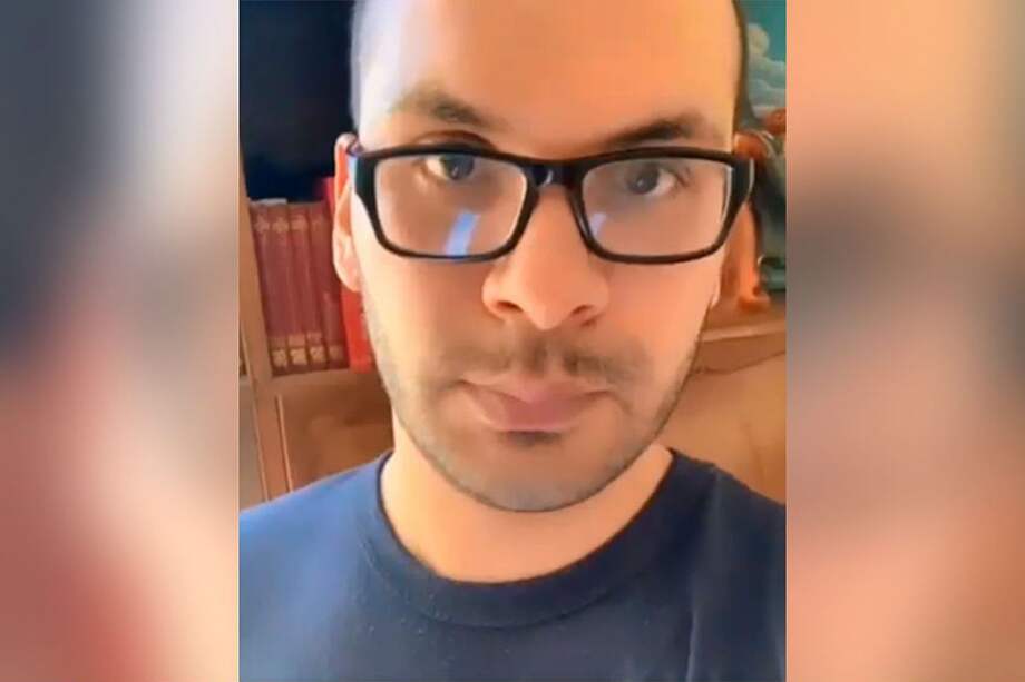 Rafael Cabaliere separa contenidos de poesía dependiendo si es para redes o para papel: "la poesía de redes sociales llega a papel cuando tiene una extensión más larga"