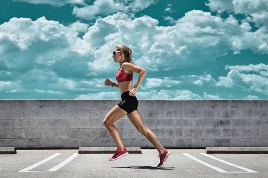 ¿Listo para ponerte las zapatillas y recorrer el mundo kilómetro a kilómetro? 2025 llega con un calendario de maratones en destinos icónicos, que ofrecen no solo desafíos deportivos. Desde correr sobre la Gran Muralla China hasta cruzar la meta bajo la Torre Eiffel. Conoce cuáles son en esta nota.