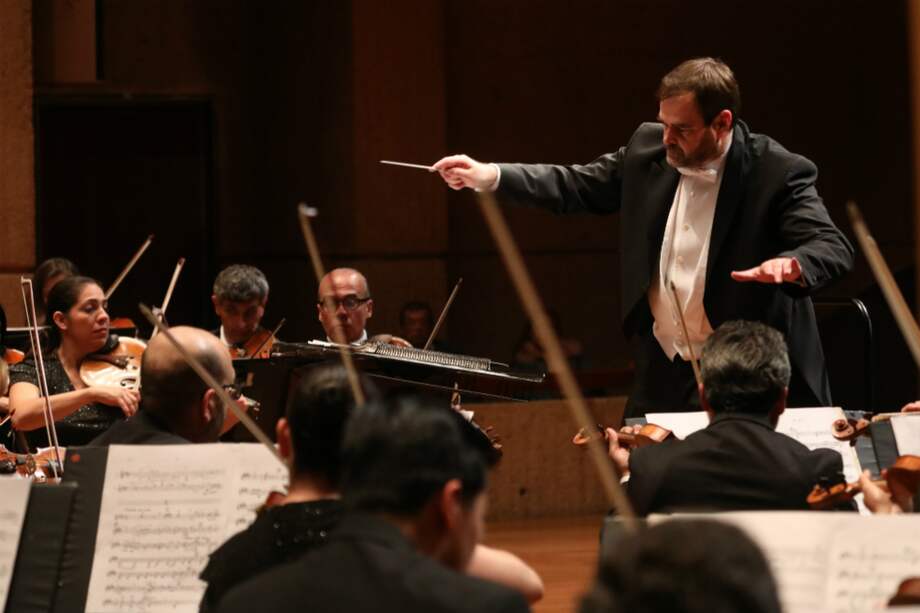 Josep Caballé-Domenech estará este sábado al frente de la Orquesta Filarmónica de Bogotá en un concierto en homenaje a la capital colombiana. / Kike Barona