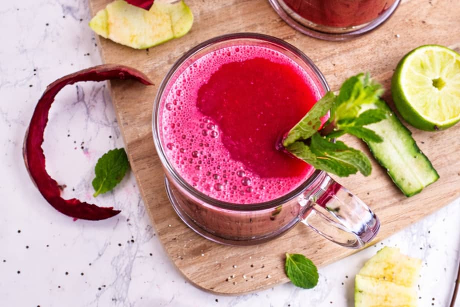 Este batido de remolacha es una buena opción saludable para subir el hierro.