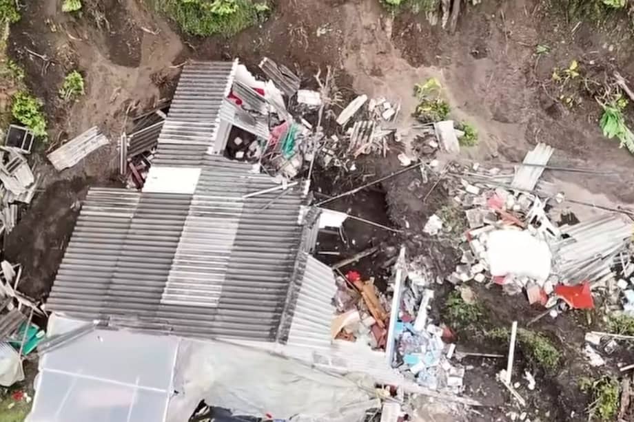 Las víctimas mortales tenían 40 años y un niño de 11 años; los heridos fueron trasladados al hospital local.