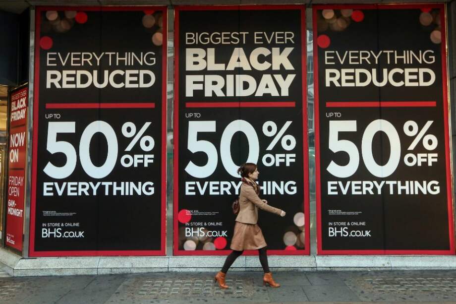 La costumbre hasta ahora era pasar el jueves de Acción de Gracias en familia y salir el viernes a buscar las mejores gangas. / Bloomberg News