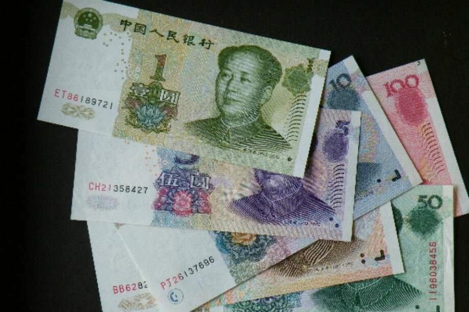 China busca frenar la fuga de capitales.