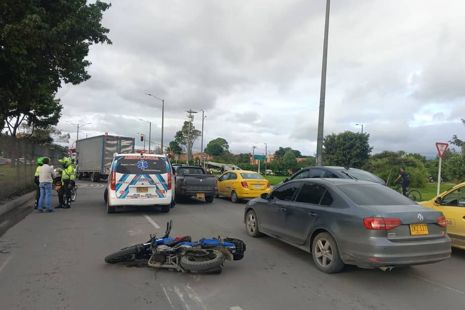 Accidente en la Av. ciudad de Cali con calle 21.